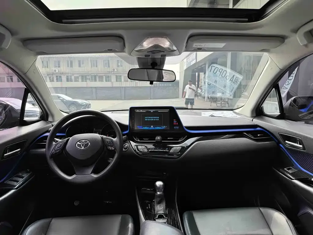 Toyota C-HR — фото 2