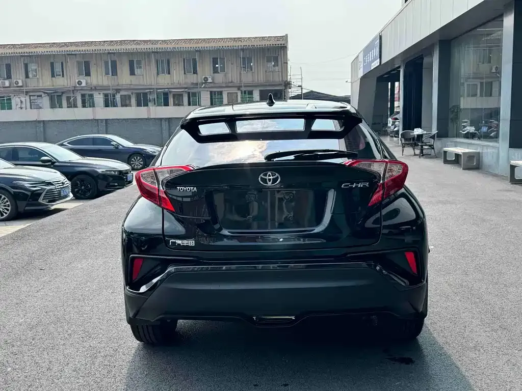 Toyota C-HR — фото 9
