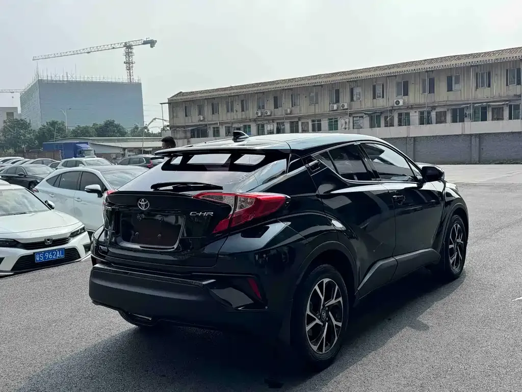Toyota C-HR — фото 4