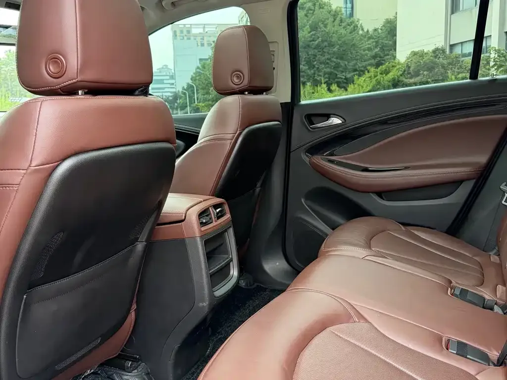 Buick Envision Plus — фото 8