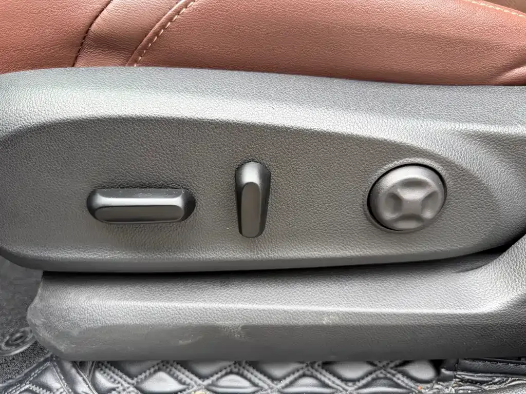 Buick Envision Plus — фото 10