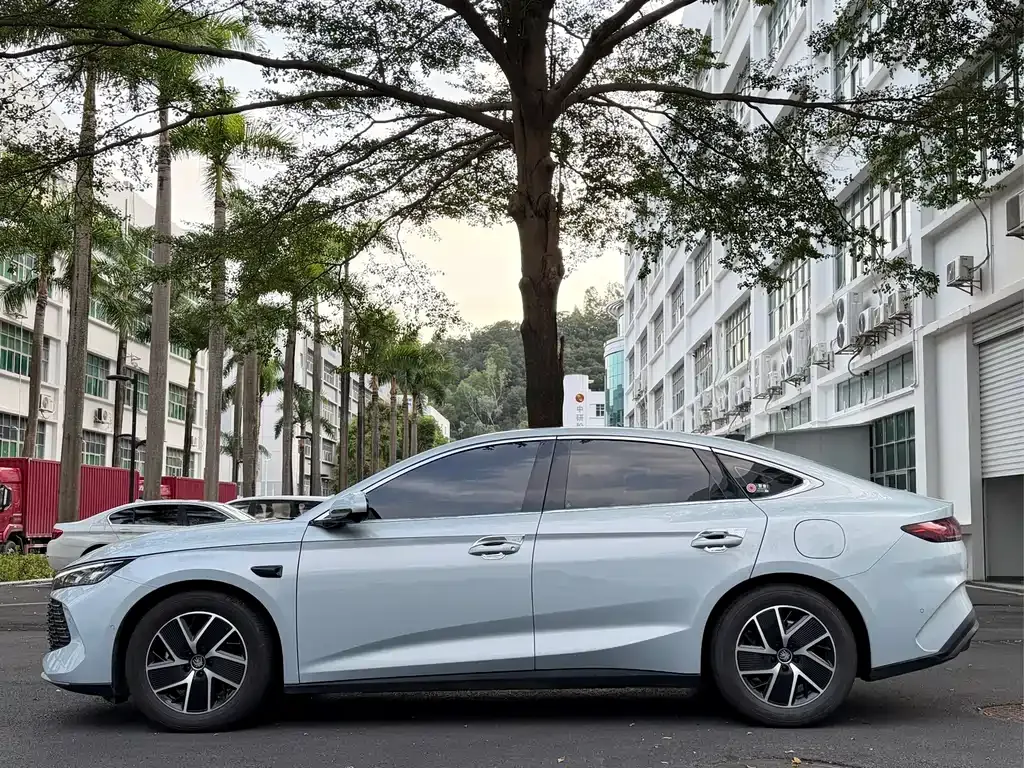 BYD Qin L — фото 9