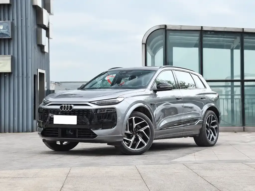 Audi Q6L e-tron — фото 1