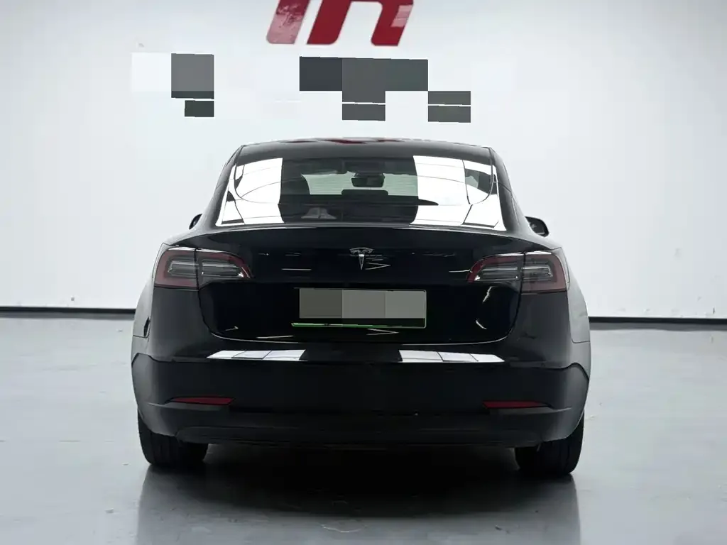 Tesla Model 3 — фото 3