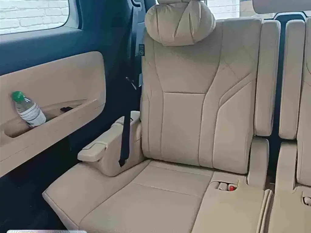 Toyota Vellfire — фото 4