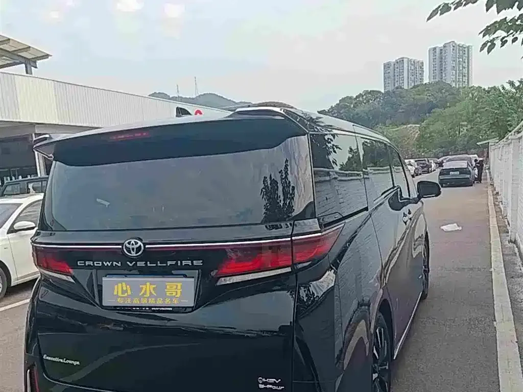 Toyota Vellfire — фото 8