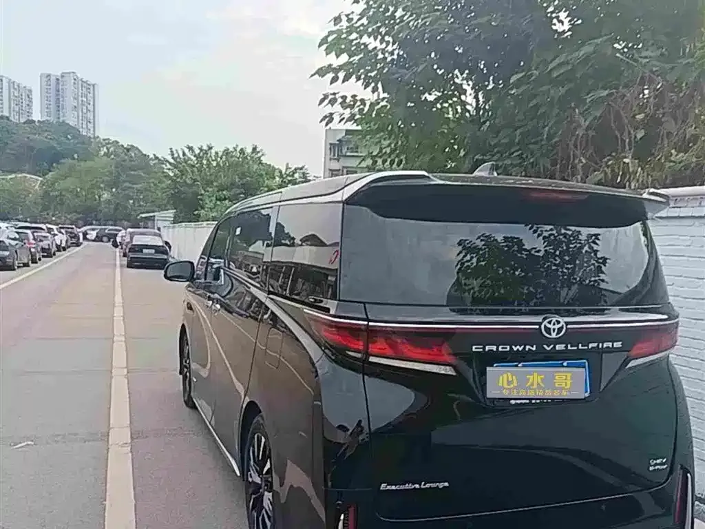 Toyota Vellfire — фото 5