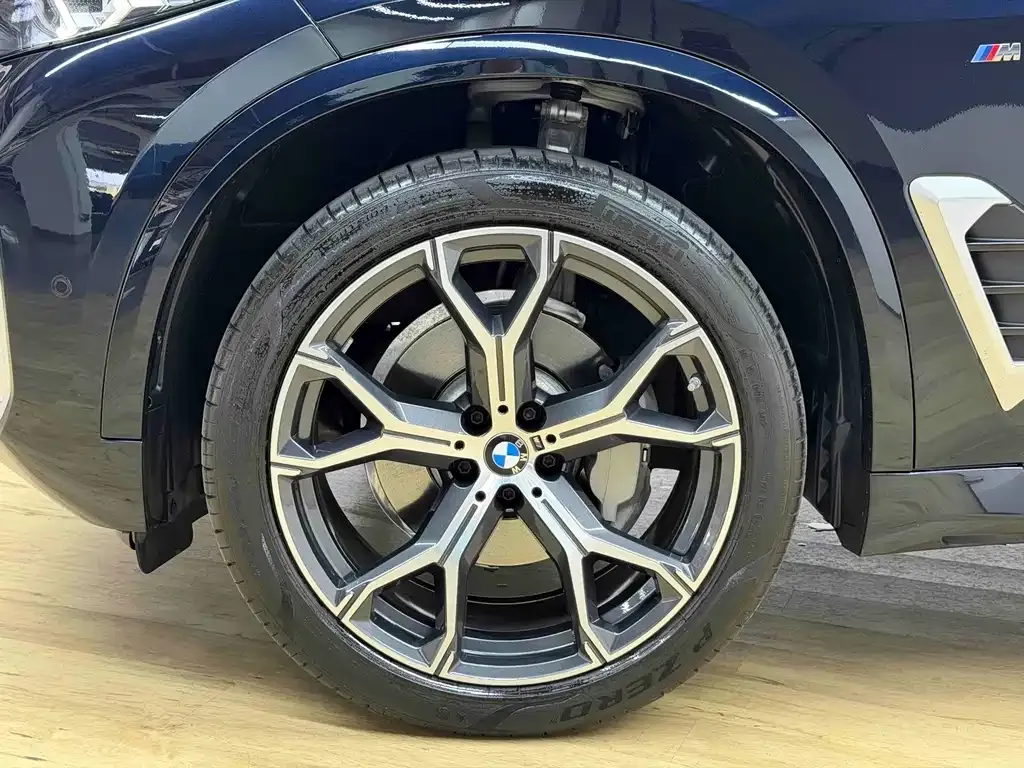 BMW X5 — фото 10