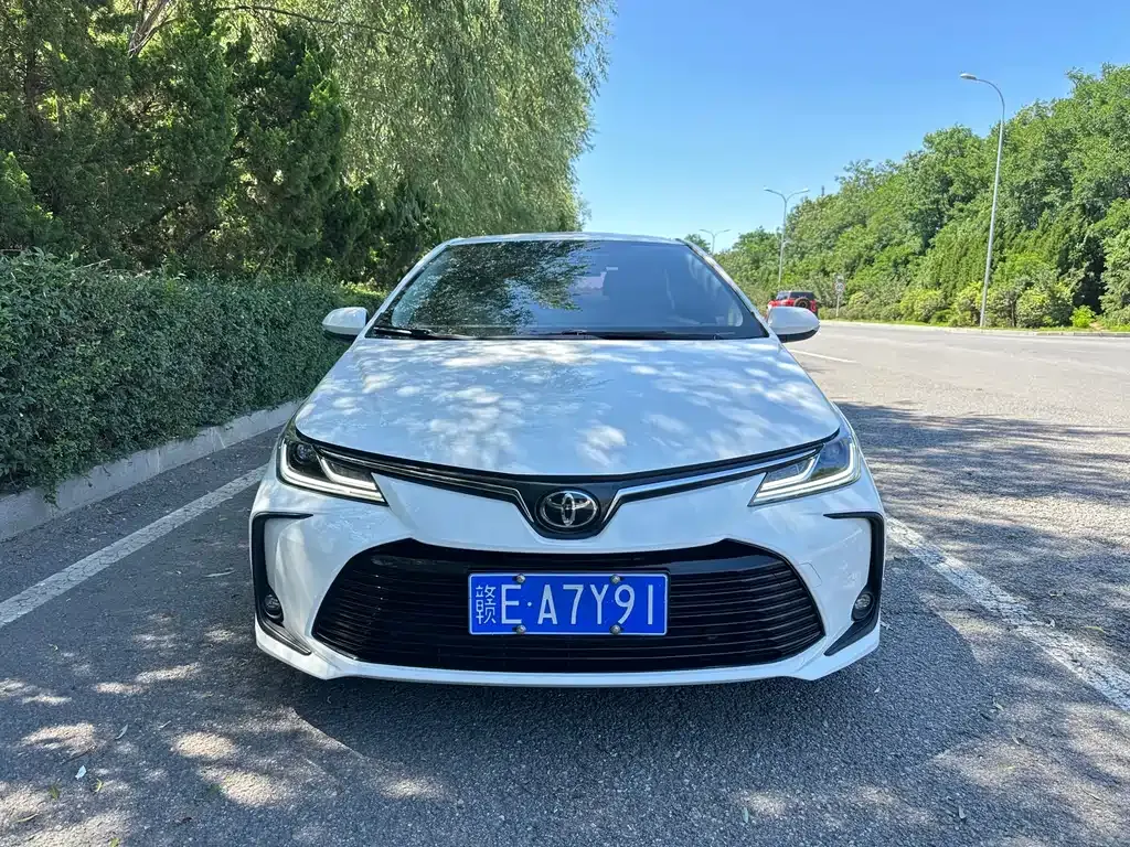 Toyota Corolla — фото 1