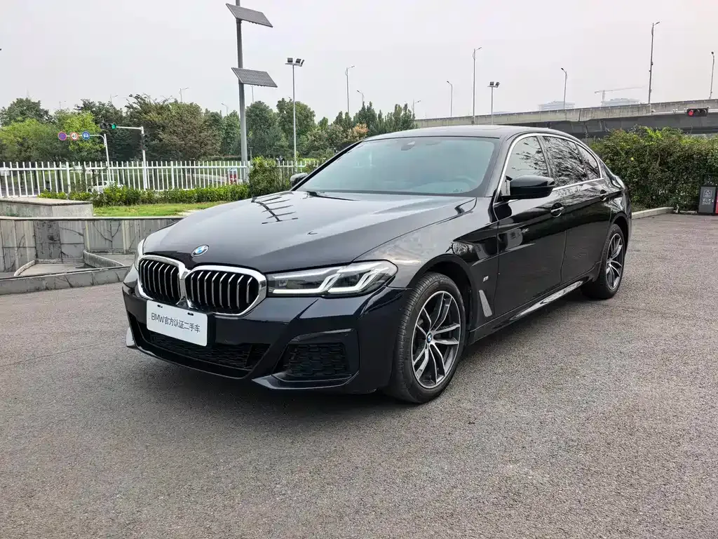BMW 5 Series — фото 1