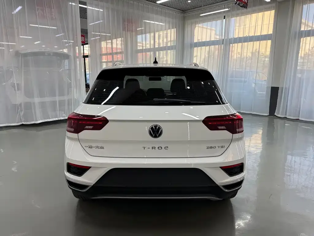 Volkswagen T-Roc — фото 6
