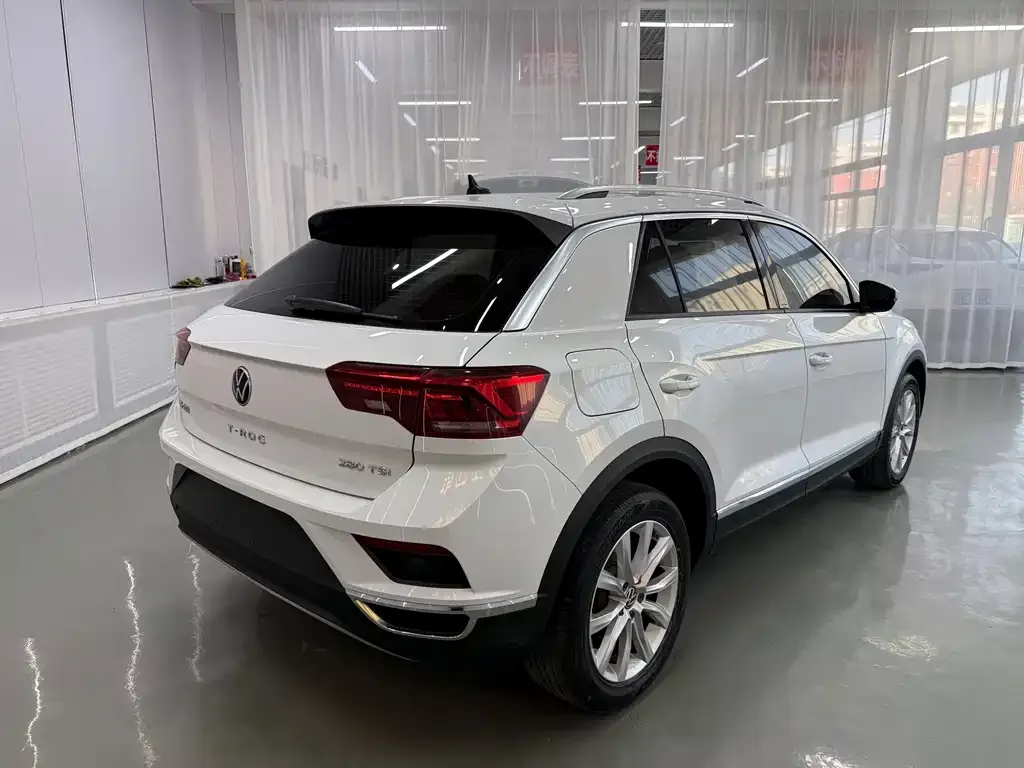 Volkswagen T-Roc — фото 10
