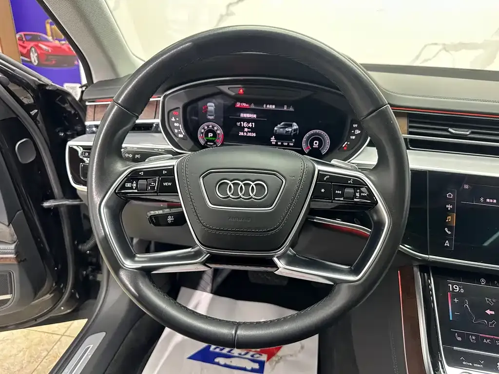 Audi A8 — фото 10