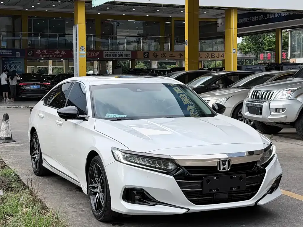 Honda Accord — фото 10