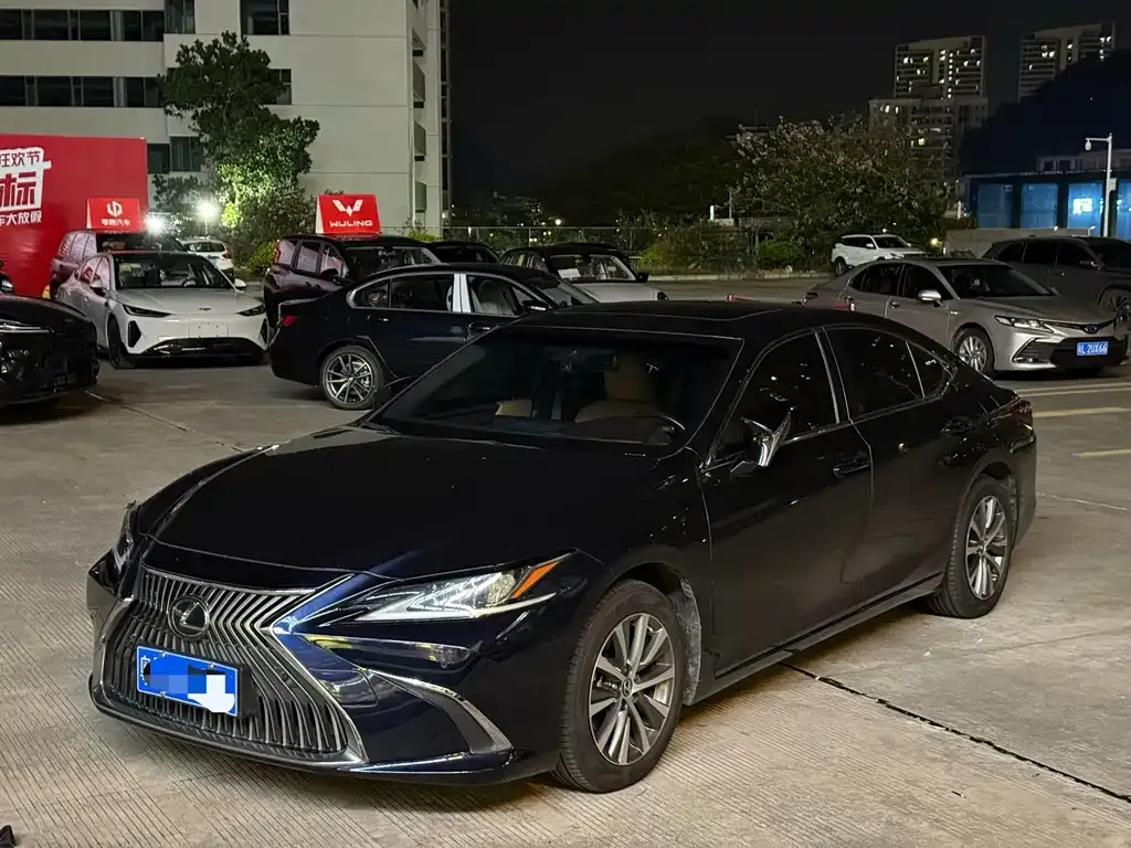 Lexus ES — фото 1