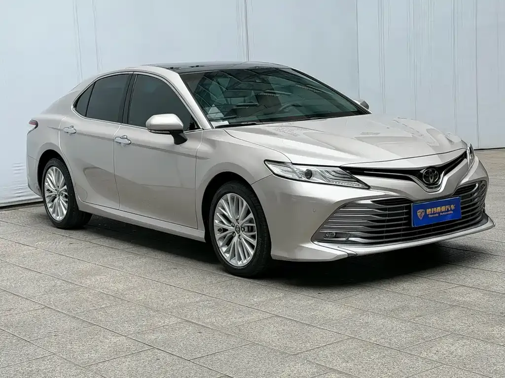 Toyota Camry — фото 6