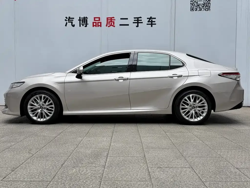 Toyota Camry — фото 3