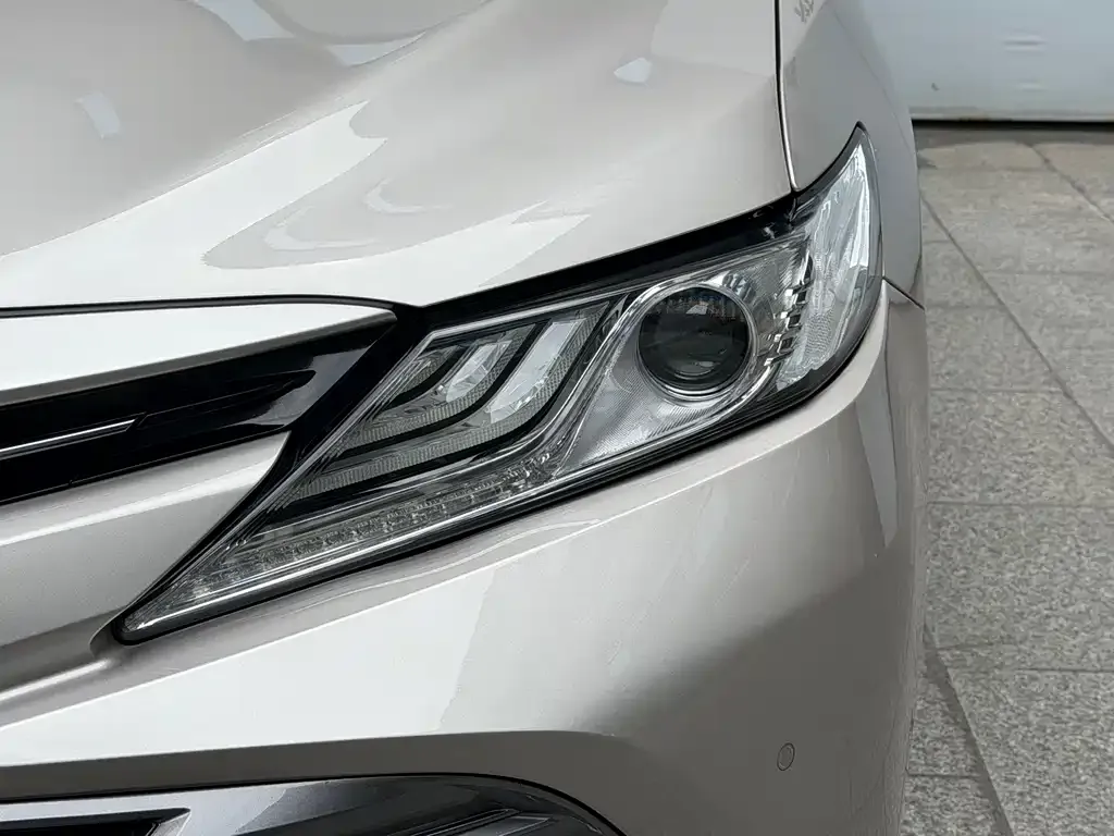Toyota Camry — фото 7