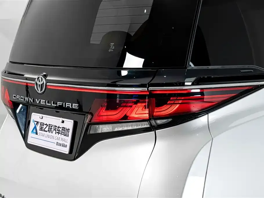 Toyota Vellfire — фото 2
