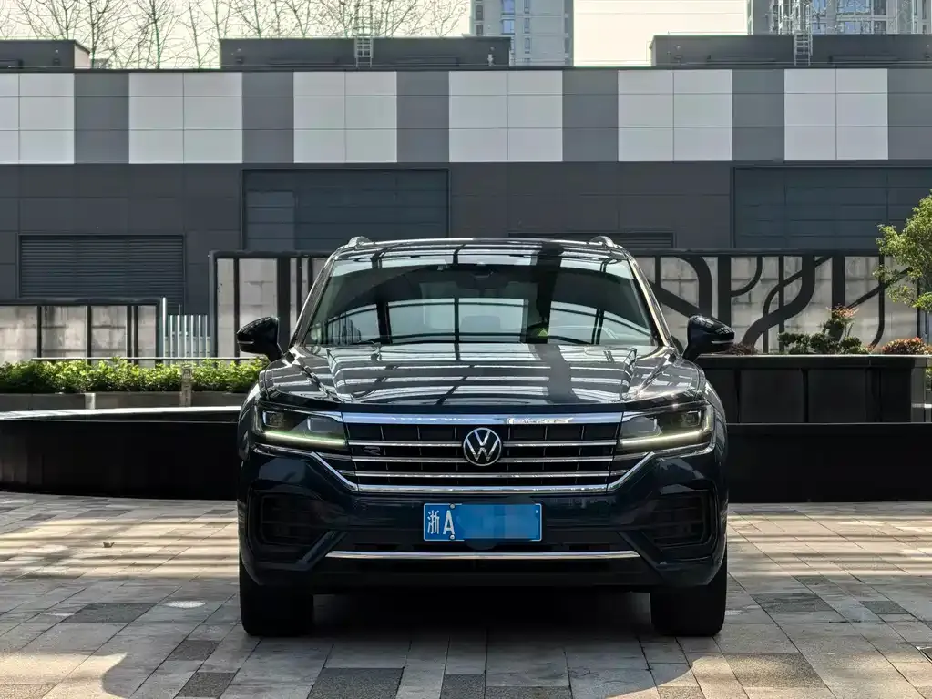 Volkswagen Touareg — фото 3