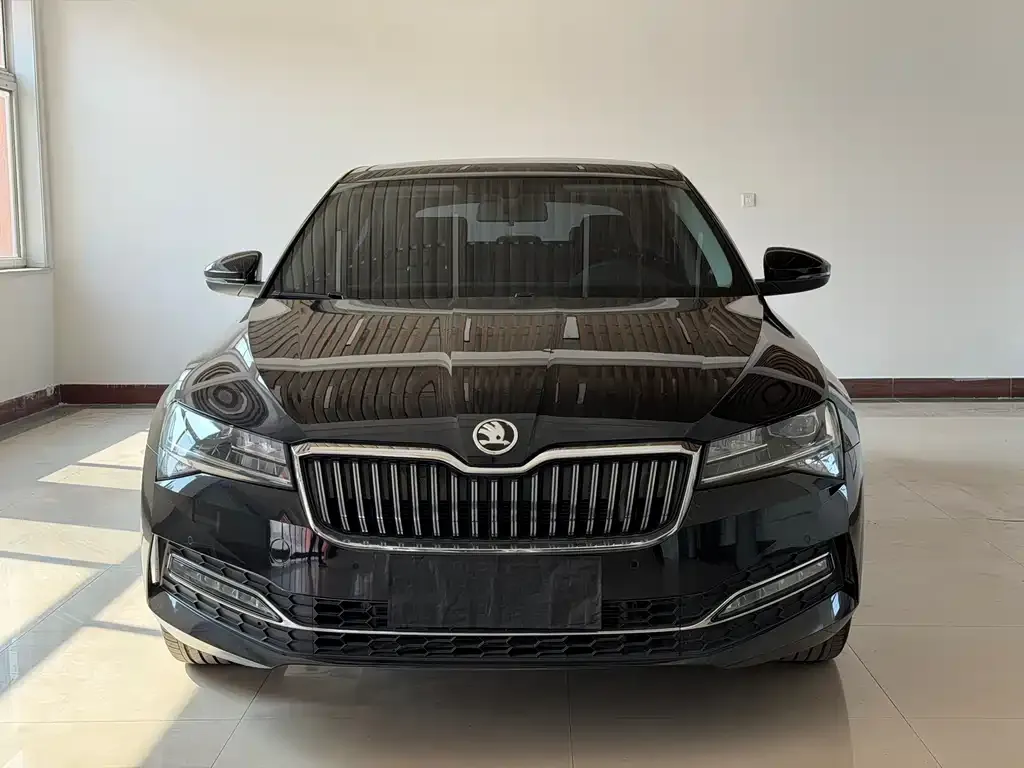 Skoda Superb — фото 1
