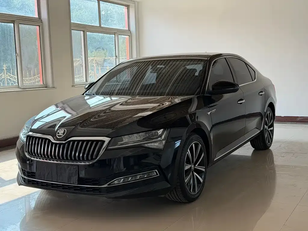 Skoda Superb — фото 9