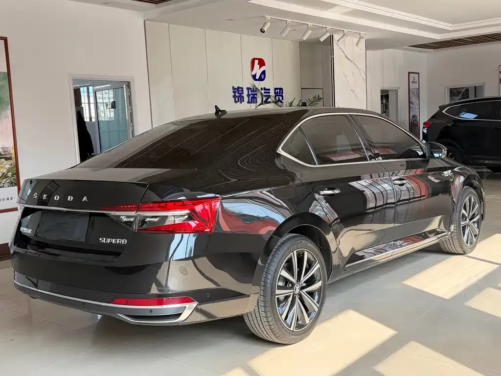 Skoda Superb — фото 6