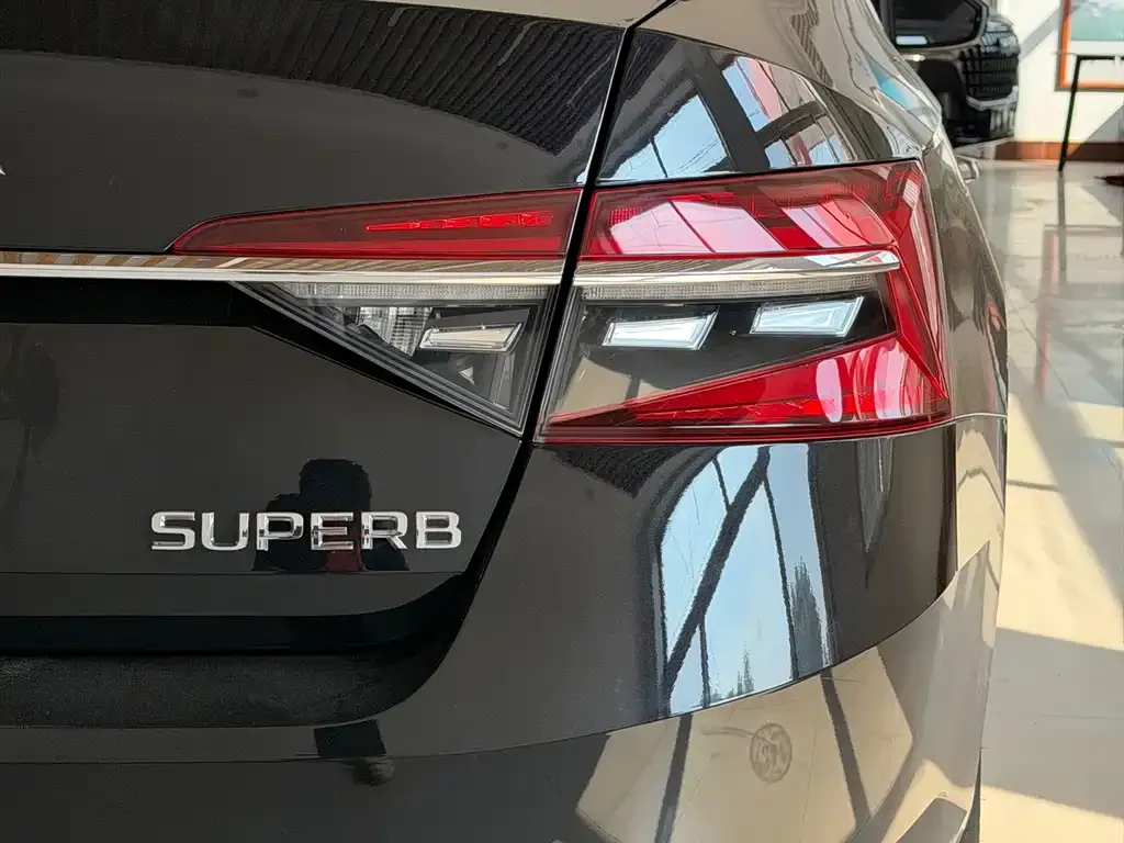 Skoda Superb — фото 8