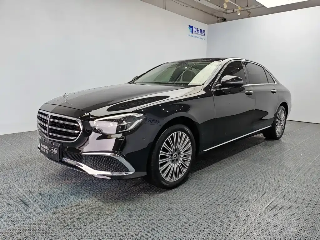 Mercedes-Benz E-Class — фото 1