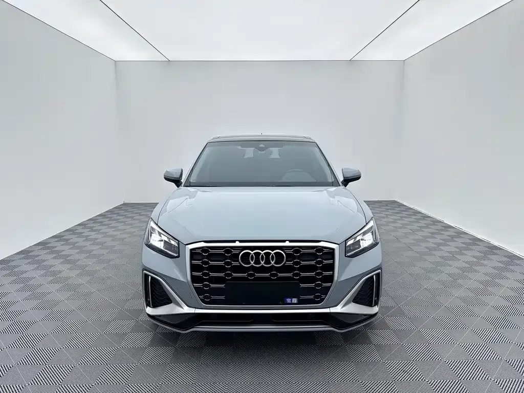Audi Q2L — фото 10