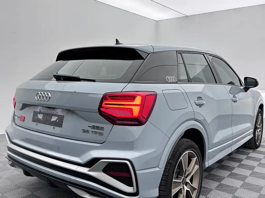 Audi Q2L — фото 9