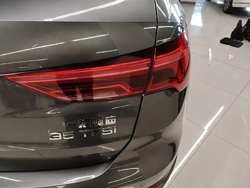 Audi Q3 — фото 3