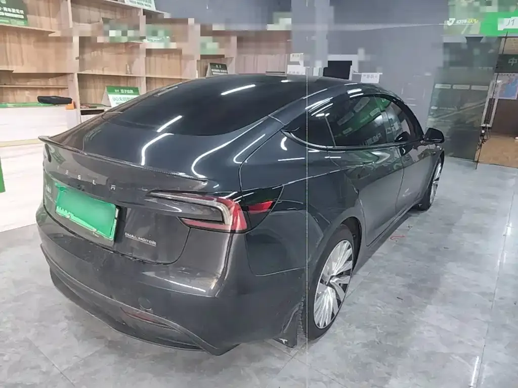 Tesla Model 3 — фото 4