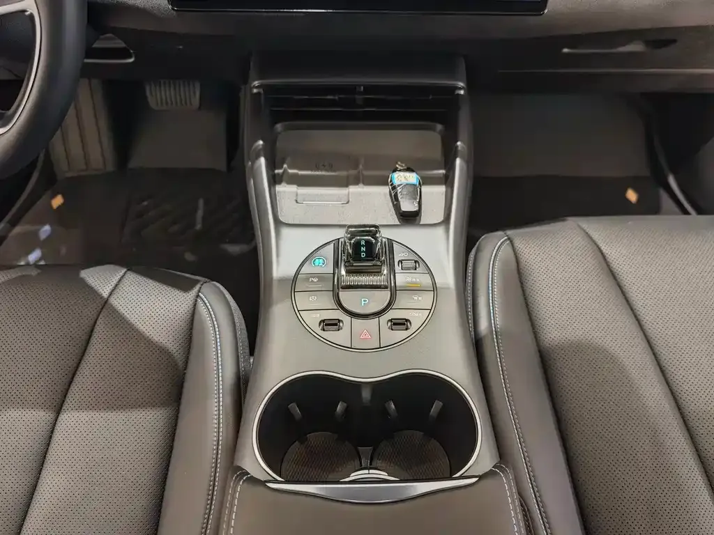 BYD Seal — фото 2