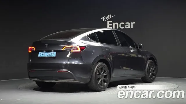Tesla Model Y — фото 6