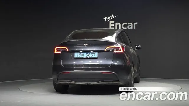 Tesla Model Y — фото 4