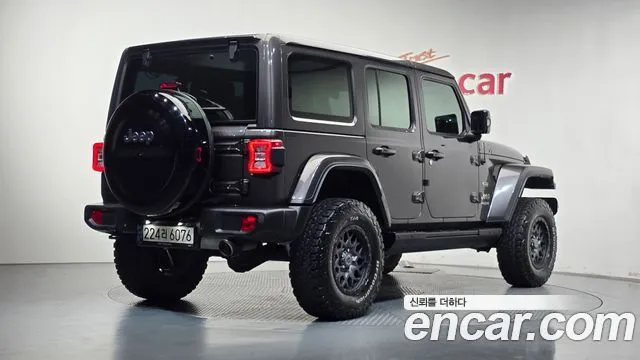 Jeep Wrangler — фото 8