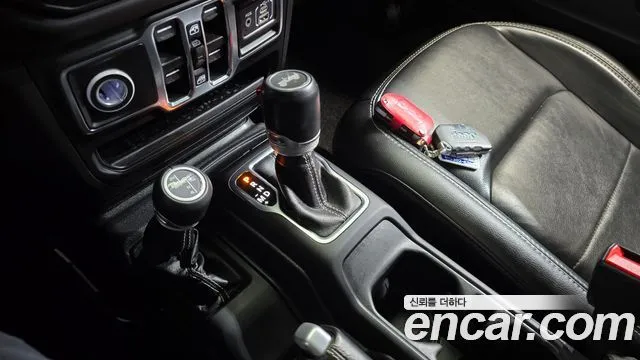 Jeep Wrangler — фото 10