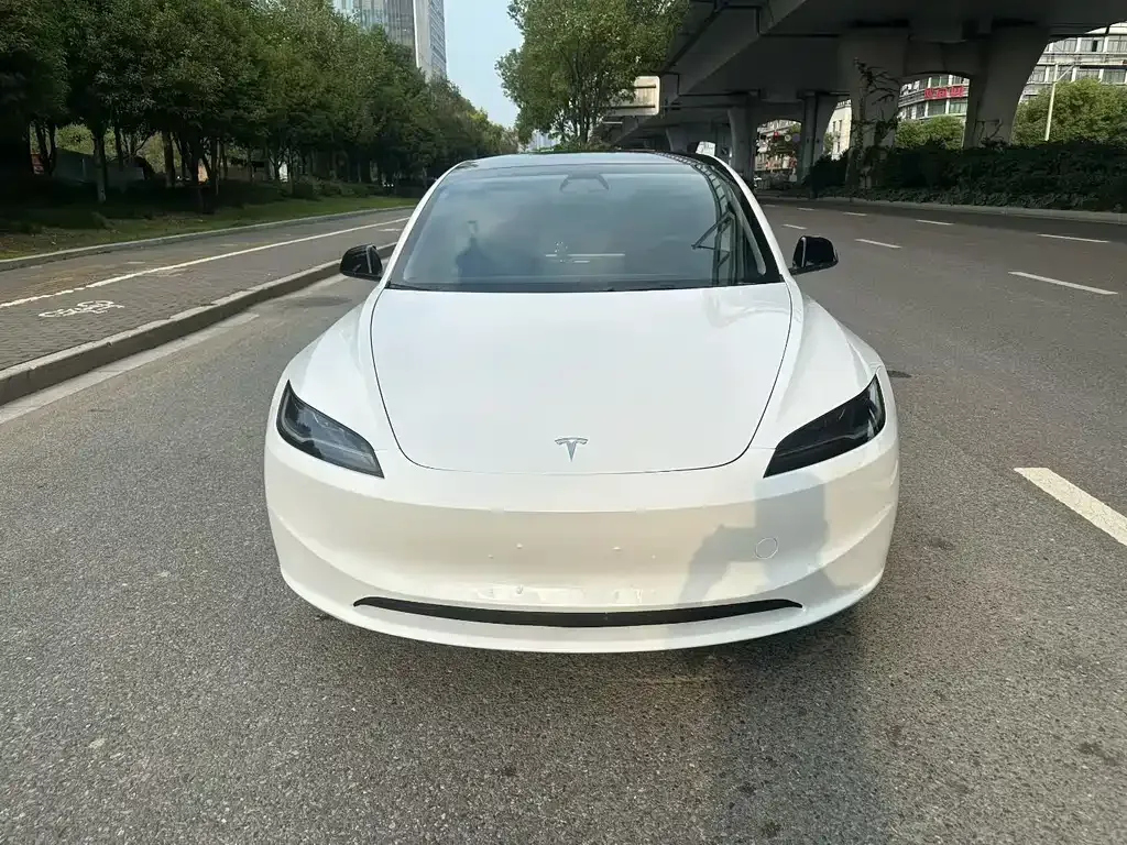 Tesla Model 3 — фото 7