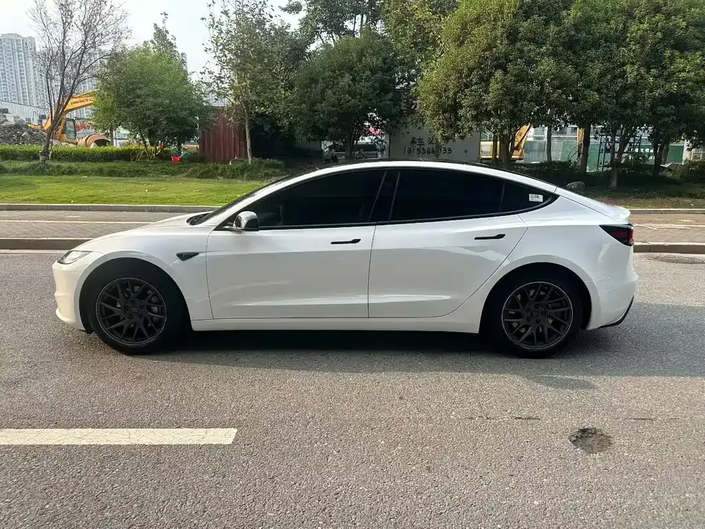Tesla Model 3 — фото 6