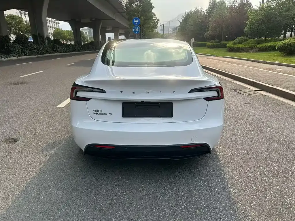 Tesla Model 3 — фото 5