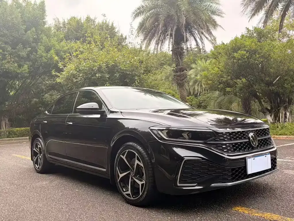 Volkswagen Passat — фото 1