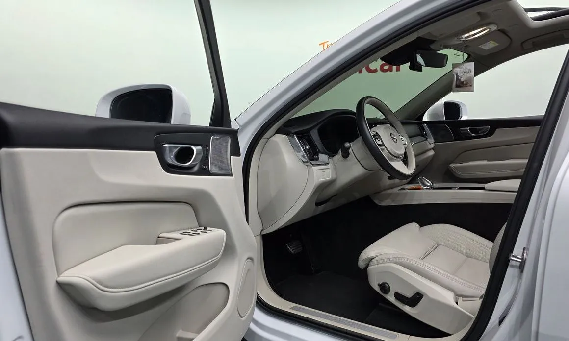 Volvo XC60 — фото 10