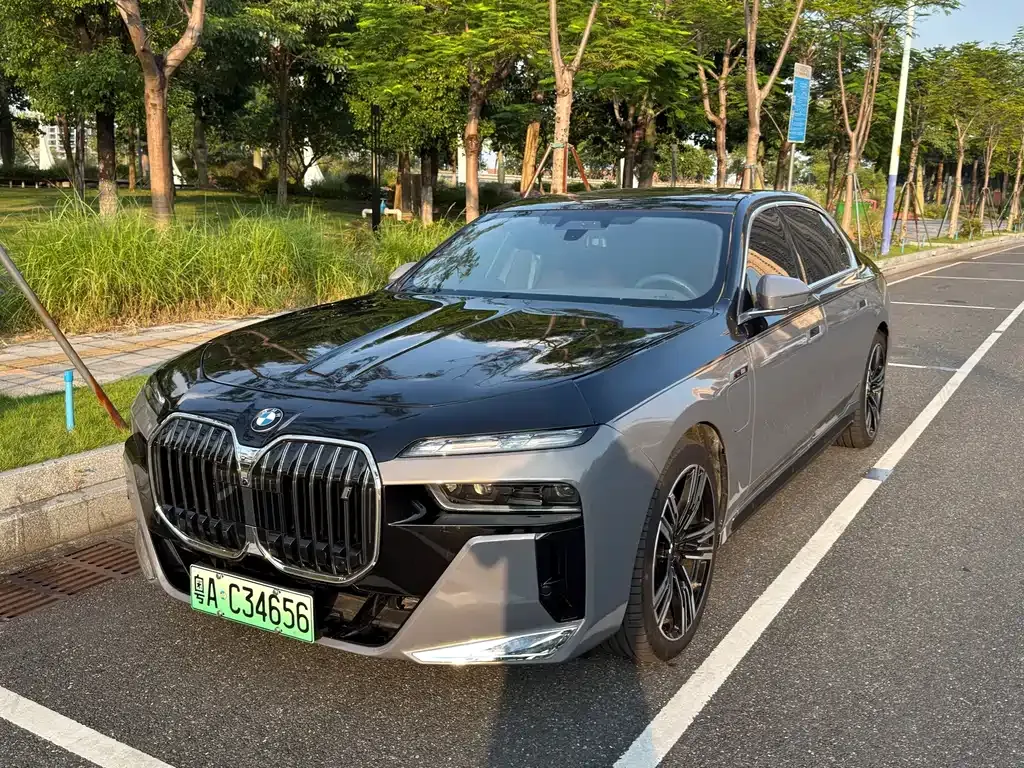 BMW i7 — фото 1