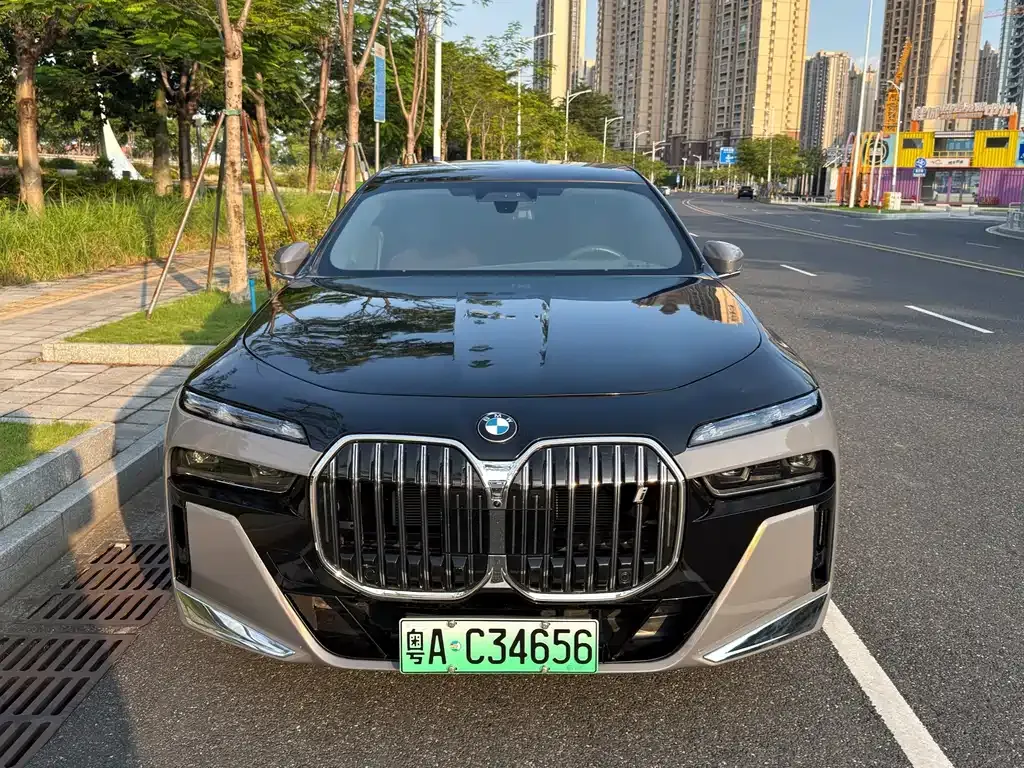BMW i7 — фото 4