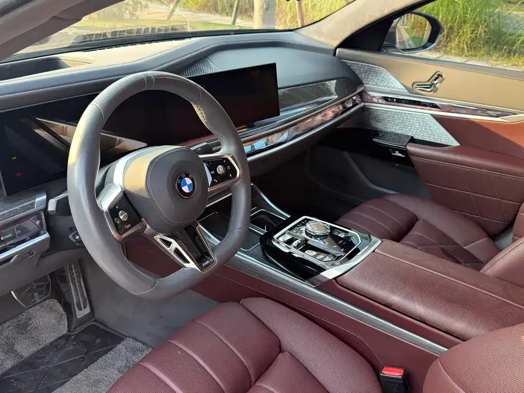 BMW i7 — фото 7