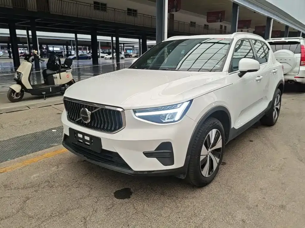 Volvo XC40 — фото 1