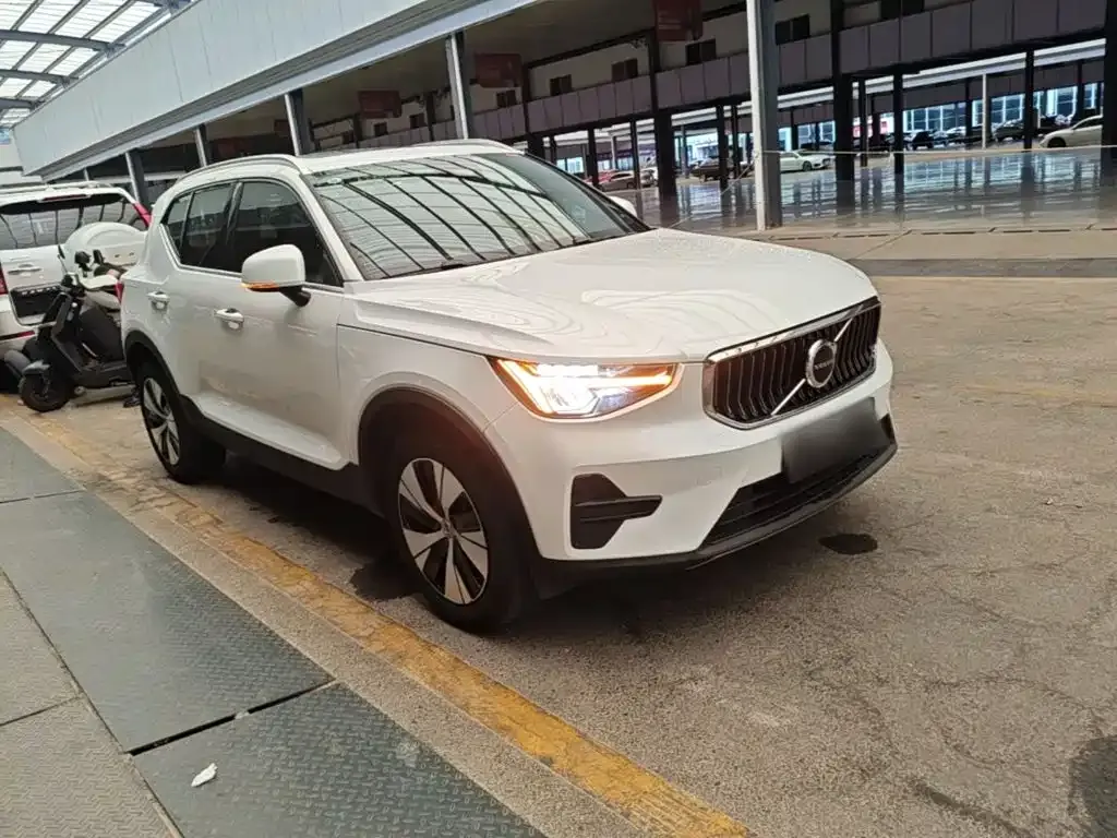 Volvo XC40 — фото 3