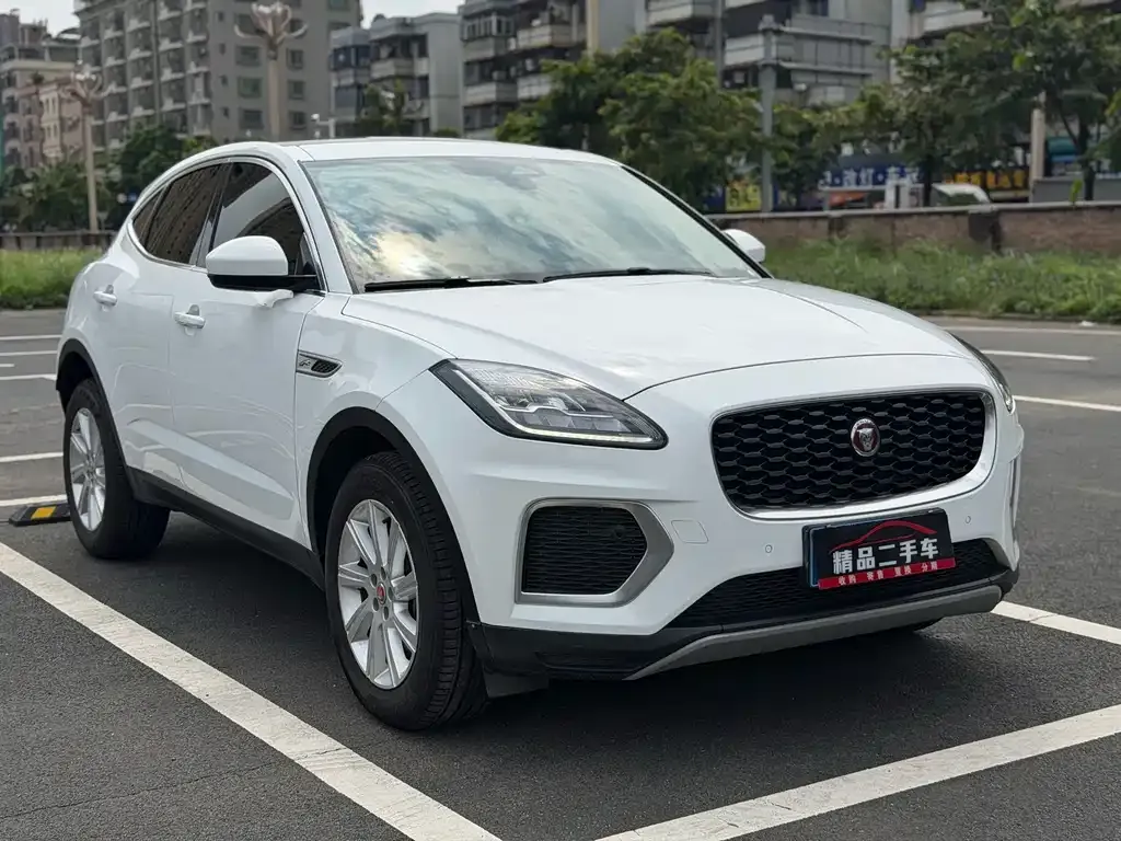Jaguar E-PACE — фото 9