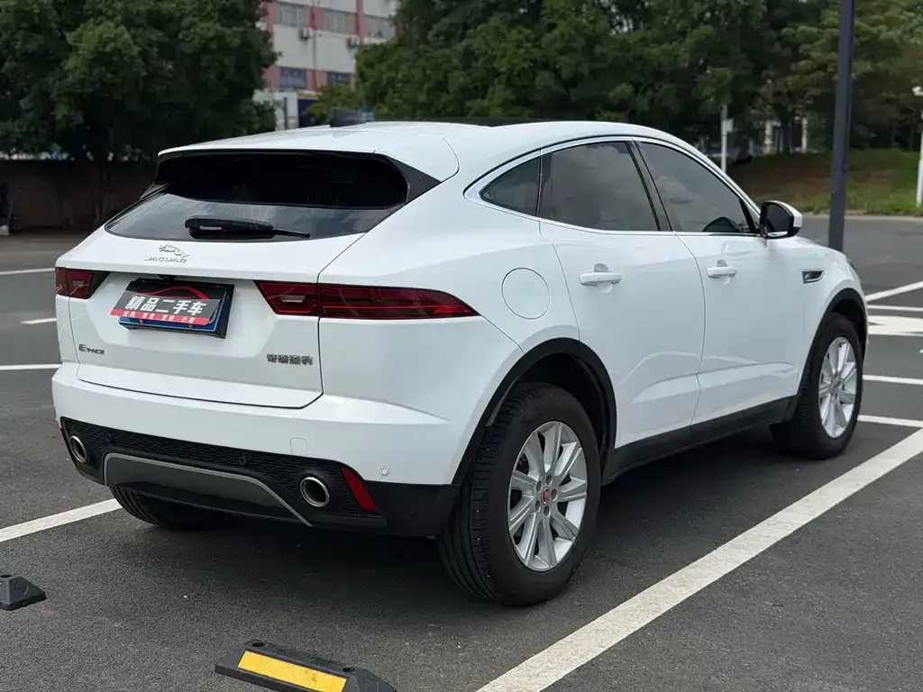 Jaguar E-PACE — фото 3